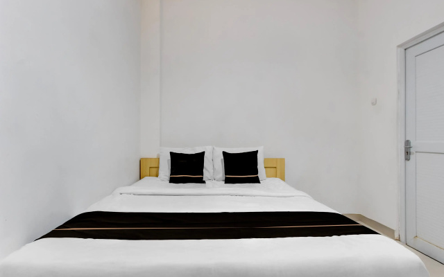 Collection O River House – Guest Rooms – Semarang