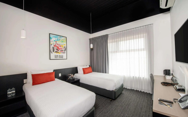 Rydges Pit Lane Hotel