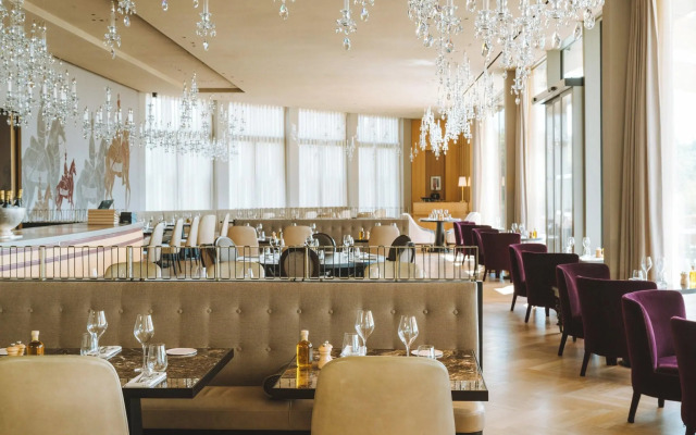 Royal Champagne Hotel & Spa