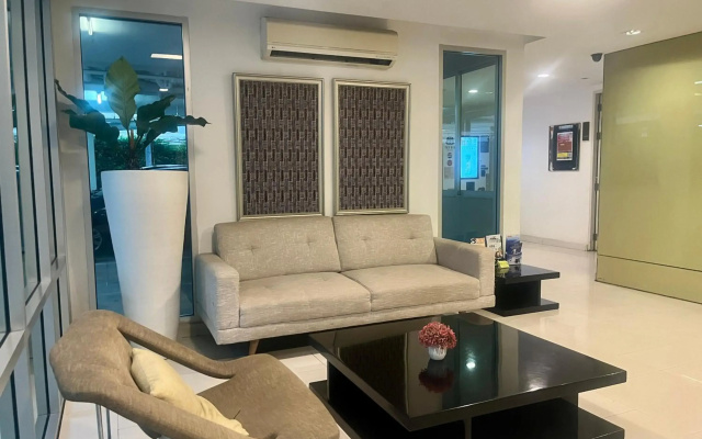 1 bdrm condo 5 minutes walk to BTS FREE Wifi
