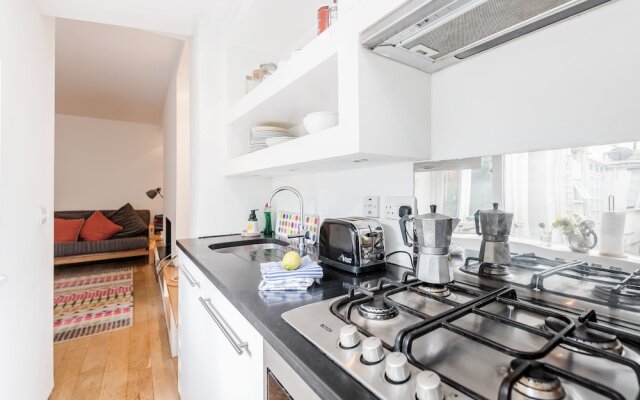 Modern Holland Park apartment