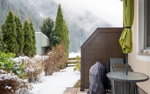 Cozy Garden Apartment Near Ski