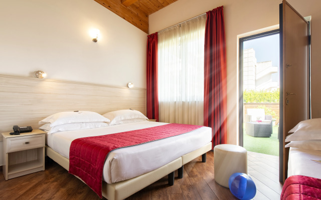 Simon Hotel