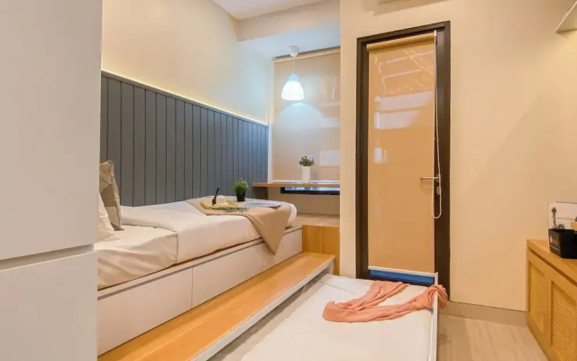 Chic And Cozy Studio At Apartment Transpark Cibubur