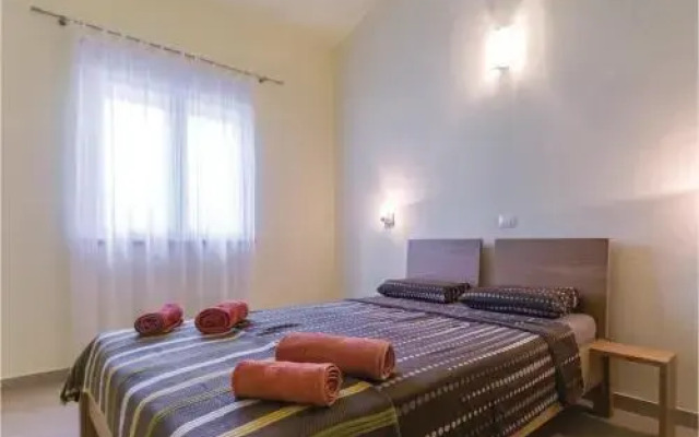 Six Bedroom Holiday Home in Medulin