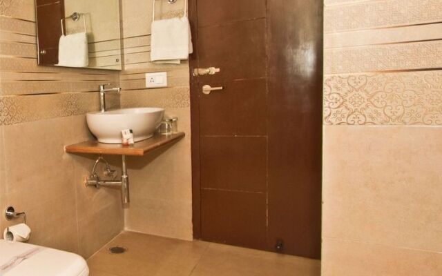 OYO 8333 Snow Lotus Hotel