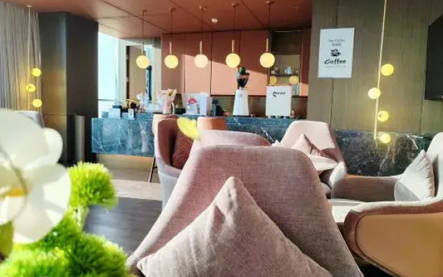 Qingyang Hongrui Yaju Hotel