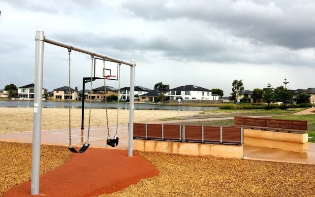 Deluxe Lake View House