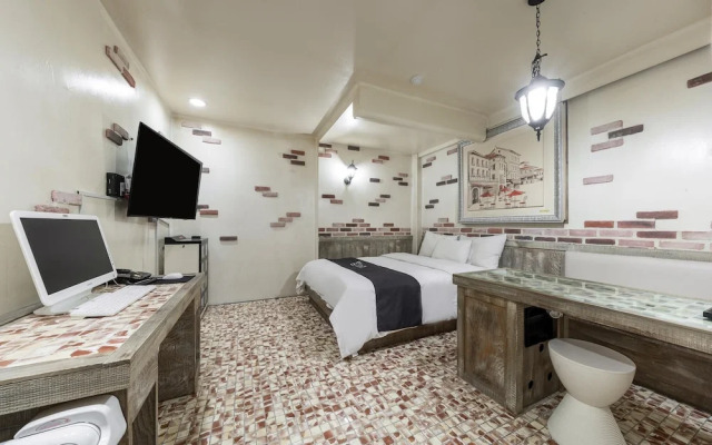 Seongnam Hotel Tom