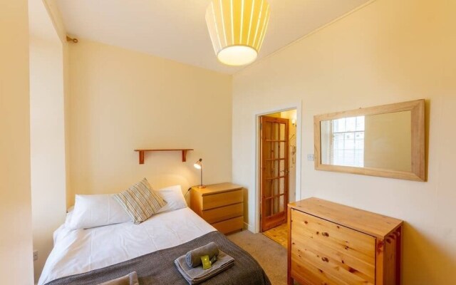 Cozy Apartment near The Meadows