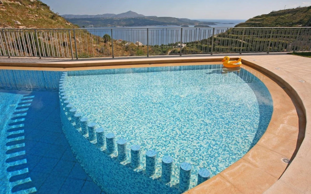 Aptera Paradise
