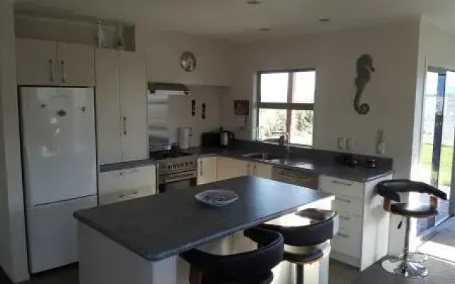 Athenree Waterside Accommodation