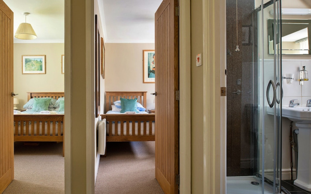 Riverside Holiday Home in Dolgellau, No Deposit