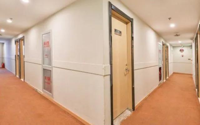 Super 8 Hotel (Beijing Daxing Qingyuan Road Subway Station)