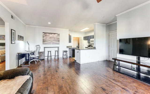 Walk to Papago Park: Condo in Phoenix