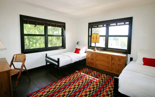 Miami Whitehouse Apartments