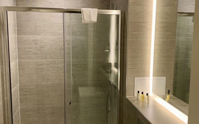 Luxury One Bed Apartment With Parking