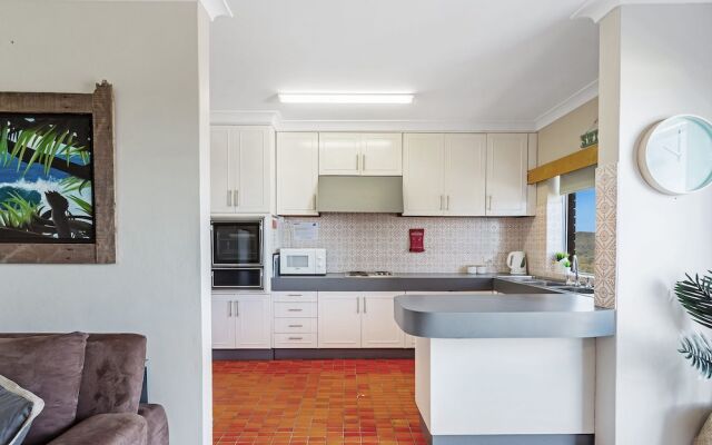 Adriana, 10/83 Ronald Avenue