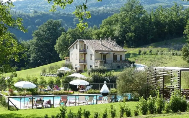 Private Garden House in Redortiers