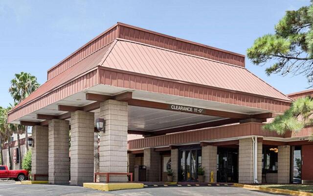 GreenTree Hotel & Extended Stay I-10 FWY Houston, Channelview, Baytown