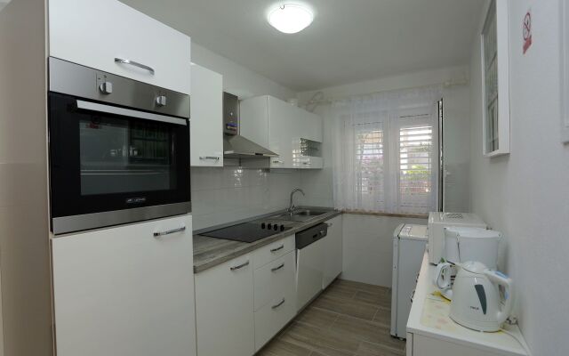 Apartment Ali - modern apartments: A2 Supetar, Island Brac