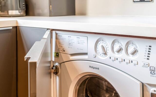 Canal Crescent Charm Flat With Stunning Views, Little Venice