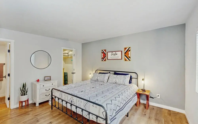 1 BR Condo in Tucson, Mountain Views