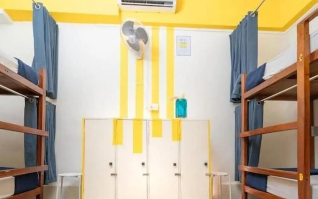 Locomo Hostel OG - Stay Work Eat