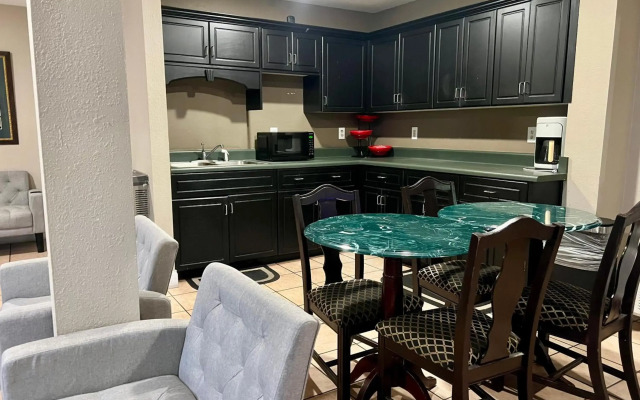 Country Hearth Inn & Suites Augusta