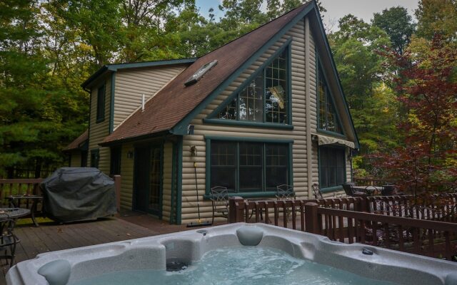 Swimming Bear Lodge 4 Bedroom House