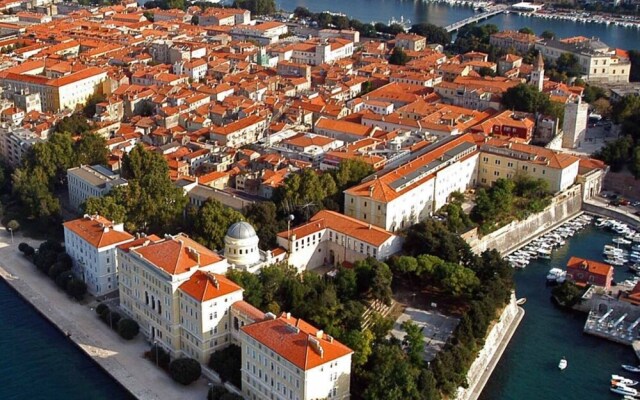 Obrovackrusevo, Modern apt w. Terrace & sea View
