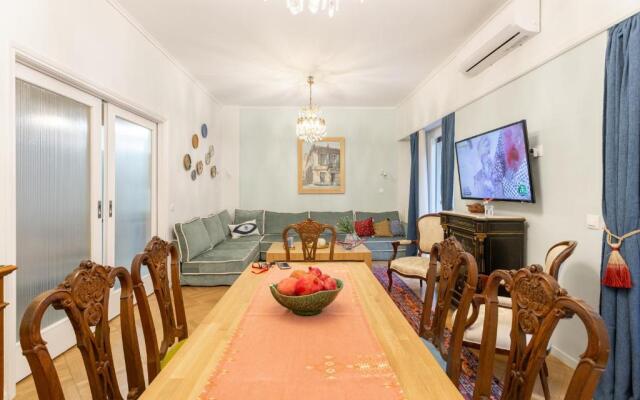 A short walk to Syntagma and Plaka - 100sqm 2 Bdrm Apt by Athenian Home