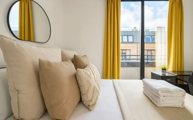 Spacious 3 Bedroom Flat in Kensington