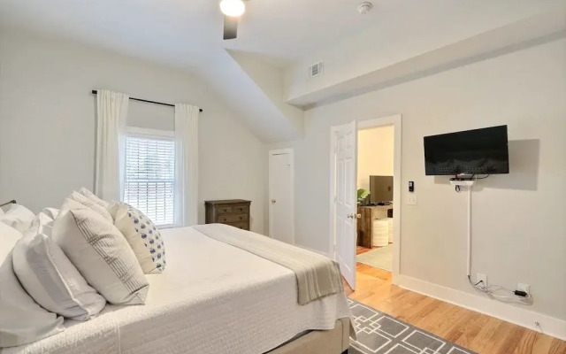 Gallery Stays - Parkside Suite