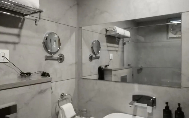 Comfort Inn, Statue of Unity