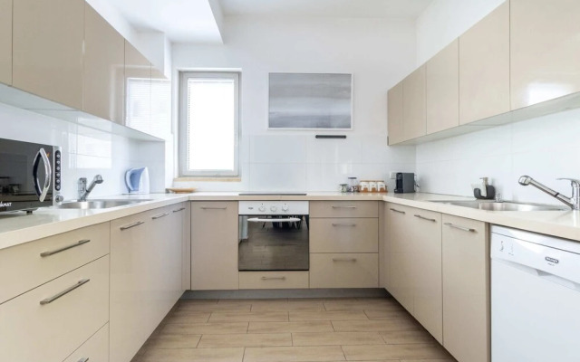 Jaffa- Beautiful 3 Bedroom Apartment Best Location