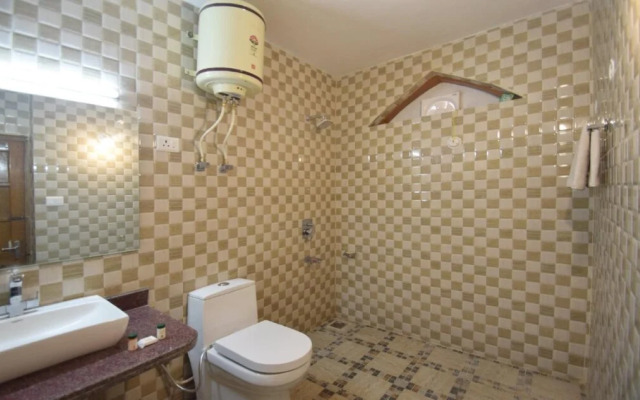 OYO 10229 Hotel Crystal