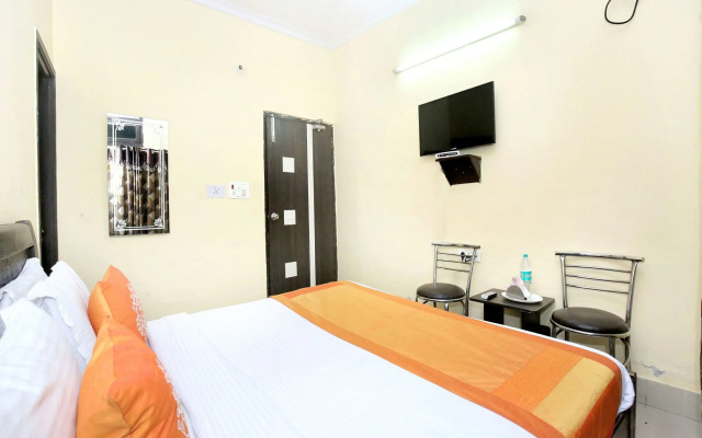 OYO 11642 Hotel Golden Grand
