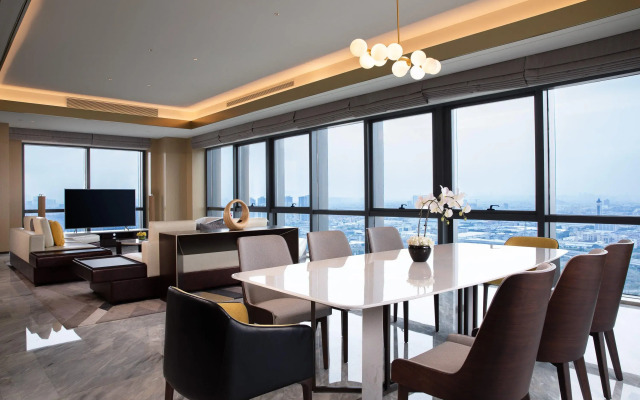 Crowne Plaza Foshan Nanhai-an IHG Hotel-Guangzhou South Railway Station Free Shuttle Bus