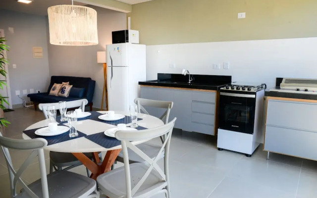 Apto c rea Gourmet a 300m da Praia das Toninhas