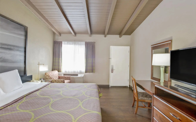 Super 8 By Wyndham Culver