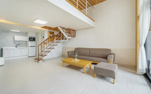 Yeosu Sunset Hostel and Pension