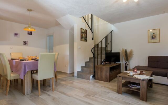 Stylish Villa in Milohnici With Private Terrace