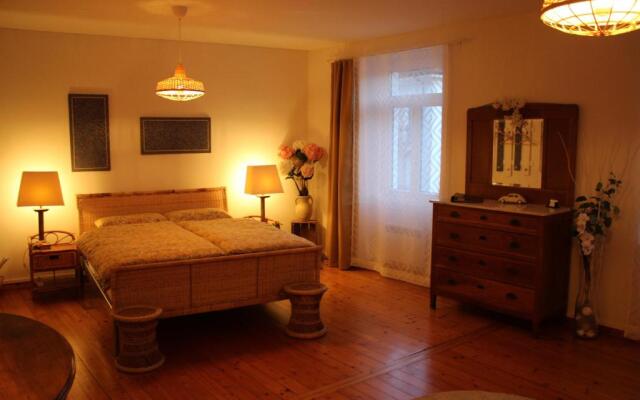 1912 - Wooden Room - old town