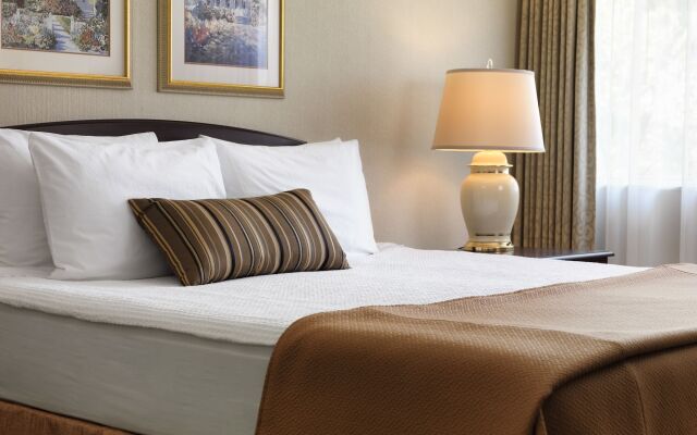 Royal Scot Hotel & Suites