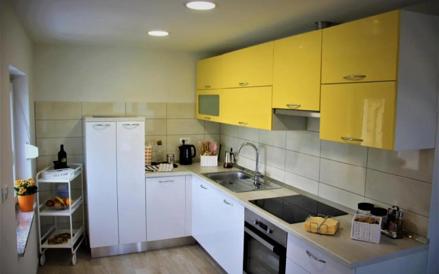 Apartmaji Hrvatin v Kortah
