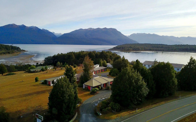 Fiordland National Park Lodge