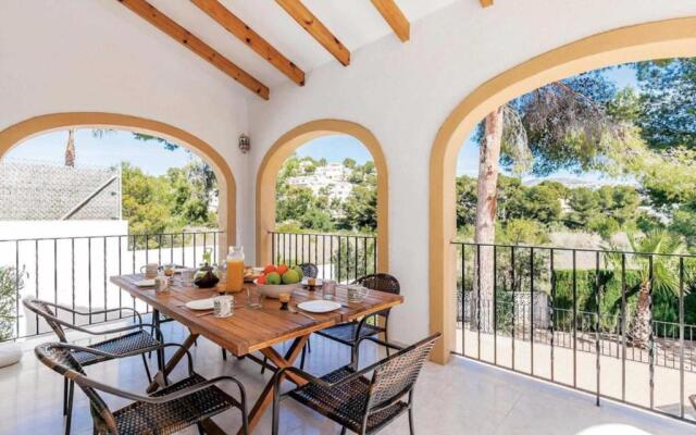 3383 Villa Encina