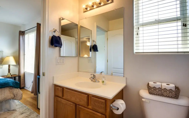 Beautiful Phoenix Home: Private Yard, Pool Access!