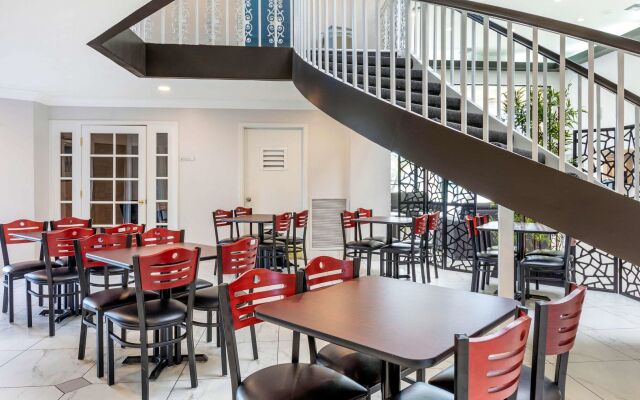 The Buena Park Hotel & Suites